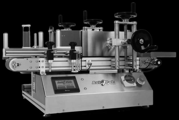 Compact labeling machine LR-XS1